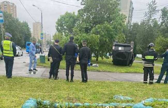 В Москве внедорожник сбил женщину на тротуаре: причины смертельного ДТП