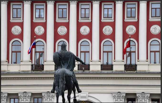 Тихий коррупционер из департамента имущества Москвы Виктор Найденов смог заработать миллионы долларов на приватизации