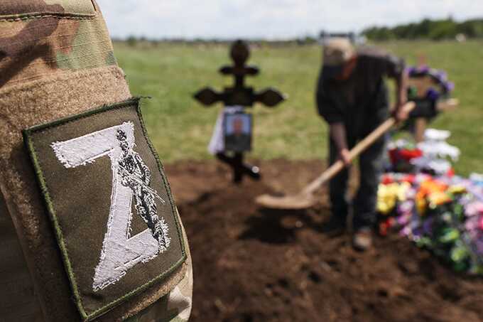 Сослуживцы забивают контрактника "СВО" трубой до смерти