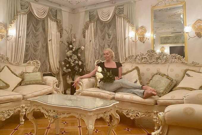 Волочкова решила продать свою роскошную квартиру из-за задолженностей по коммунальным услугам