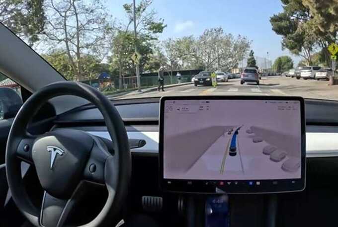 Автопилот Tesla едва не стал причиной аварии — он не заметил автомобиль, включивший указатель поворота