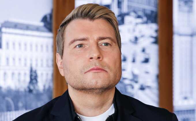 Басков выразил недовольство из-за долгого ожидания в Пулково