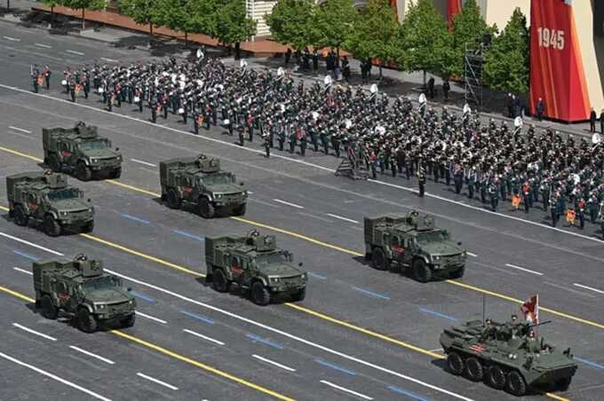 Власти организовали парад для телевидения, а не для фронта