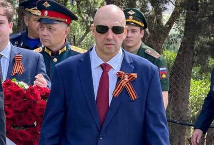 Суровикин получает дипломатический паспорт за день до восстания и отправляется в Алжир