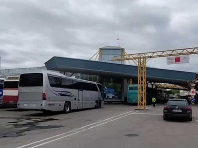 Госпогранкомитет Беларуси сообщает, что Польша остановила приём автобусов на своей границе