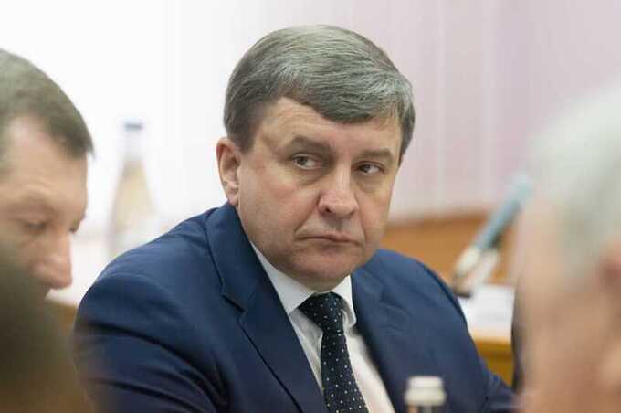 Бывший заместитель главы "Роскосмоса" Олег Фролов и подрядчики оказались замешаны в крупной коррупционной схеме